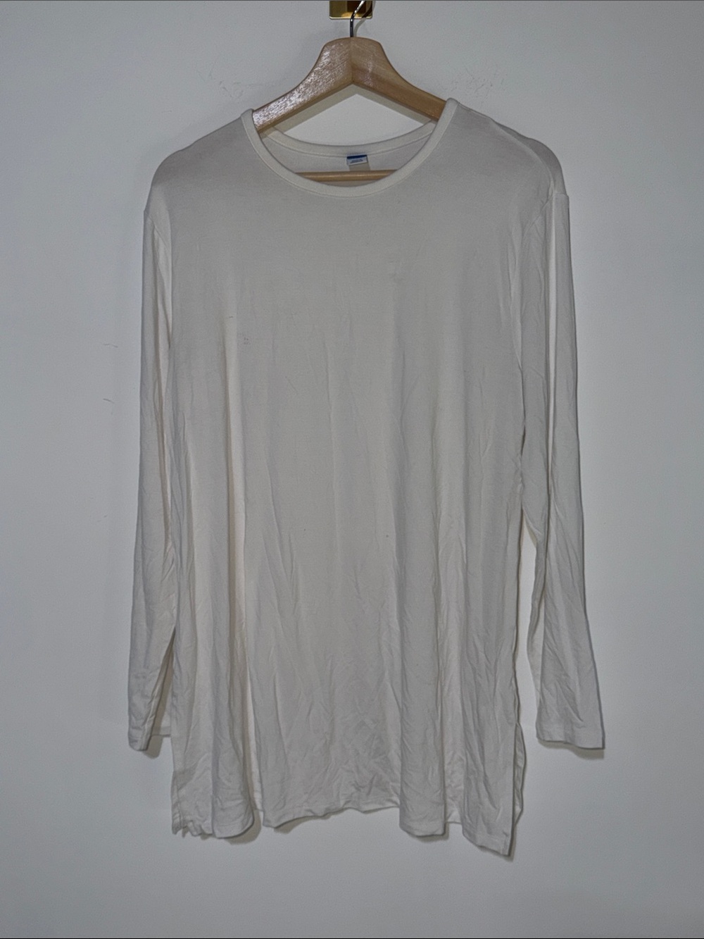 Old Navy Long-Sleeve Crewneck Tee in white size large